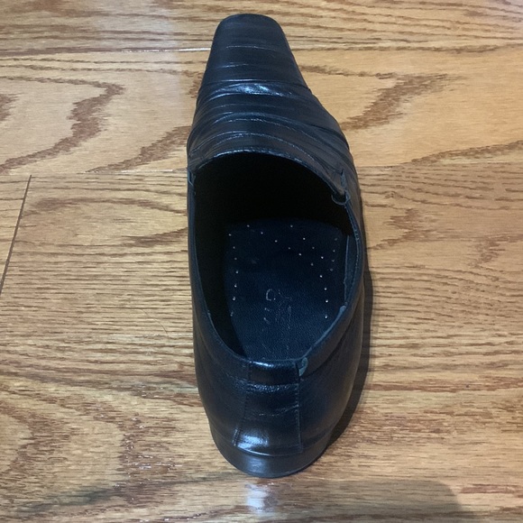Styled Black Dress Shoes - Picture 7 of 10